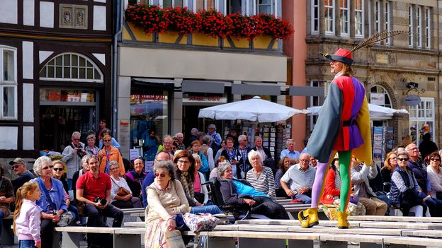 Michael Boyer dresses up as the Pied Piper incarnate and leads tours of Hamelin, Germany (Credit: Credit: Mano Kors/Alamy)