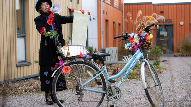 How communal-living groups are riding out the pandemic - BBC Worklife