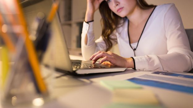 Why we procrastinate on the tiniest of tasks - BBC Worklife