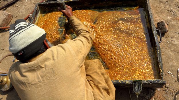 Jaggery is made by evaporating freshly pressed sugarcane juice (Credit: Credit: Amir Mukhtar/Getty Images) Jaggery is made by evaporating freshly pressed sugarcane juice (Credit: Credit: Amir Mukhtar/Getty Images)