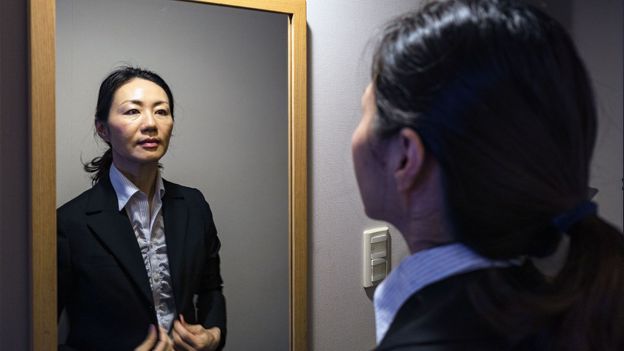 How narcissists climb the career ladder quickly - BBC Worklife