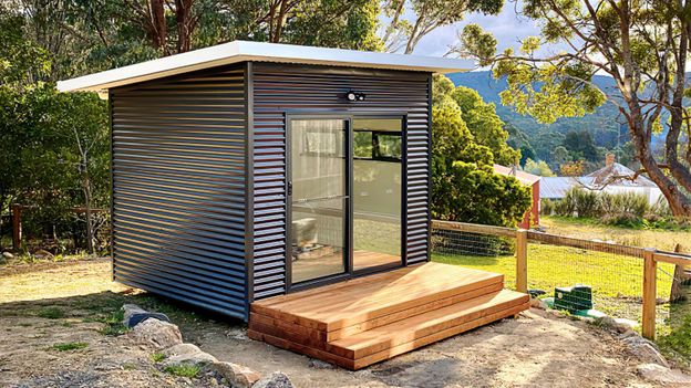 The 'bespoke luxury' of tiny garden office cubes - BBC Worklife