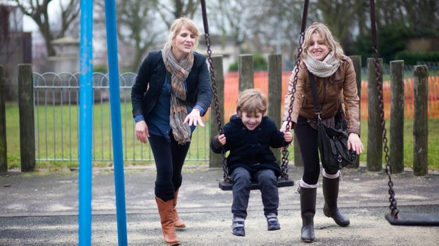 'Aunt with no kids': The women redefining family roles - BBC Worklife