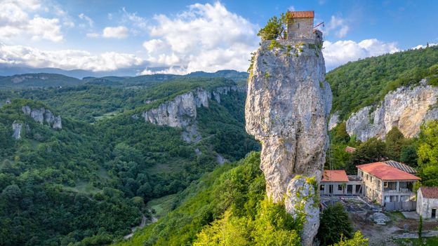 Georgia's daring, death-defying pilgrimage