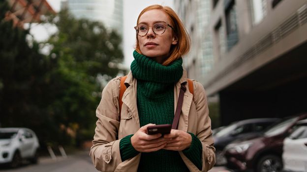 Is it possible to digital detox anymore? - BBC Worklife