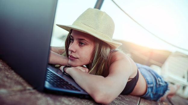 The workers quitting digital nomadism - BBC Worklife