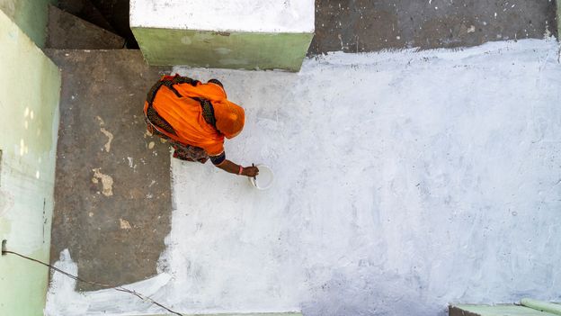 The white roofs cooling women's homes in Indian slums