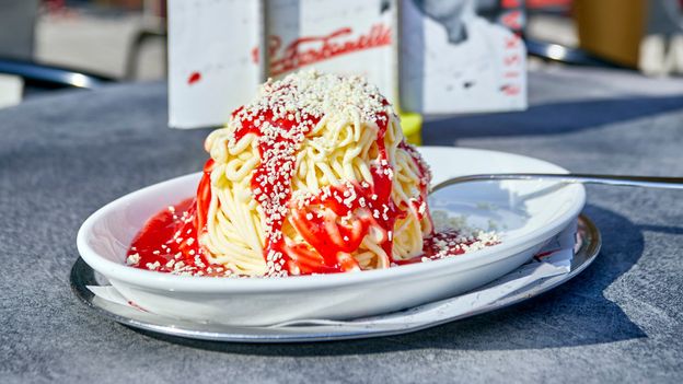 Spaghettieis: a trick ice cream sundae