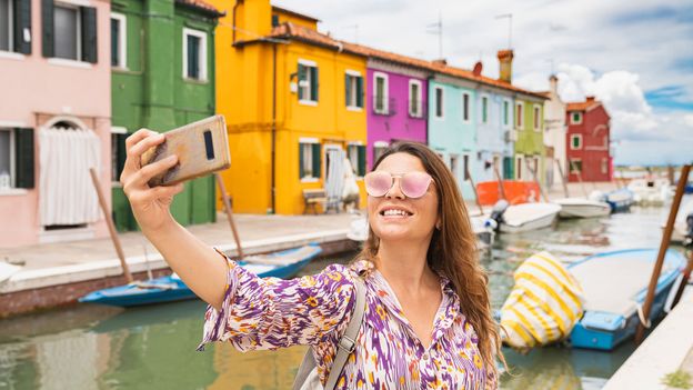 Are we seeing the slow decline of the travel selfie?