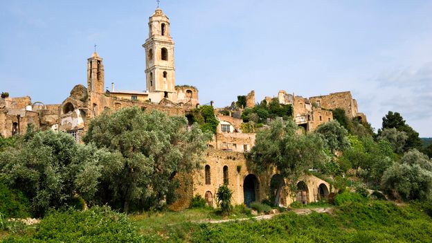 Bussana Vecchia: The battle over Italy's eclectic, handbuilt village