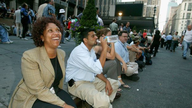 New York’a getirilen 2003 karartması gibi
