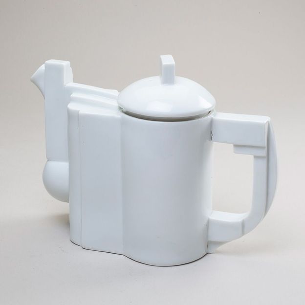 Teapot and lid, Kazimir Malevich, 1923 (Credit: Hermitage Museum, Amsterdam)