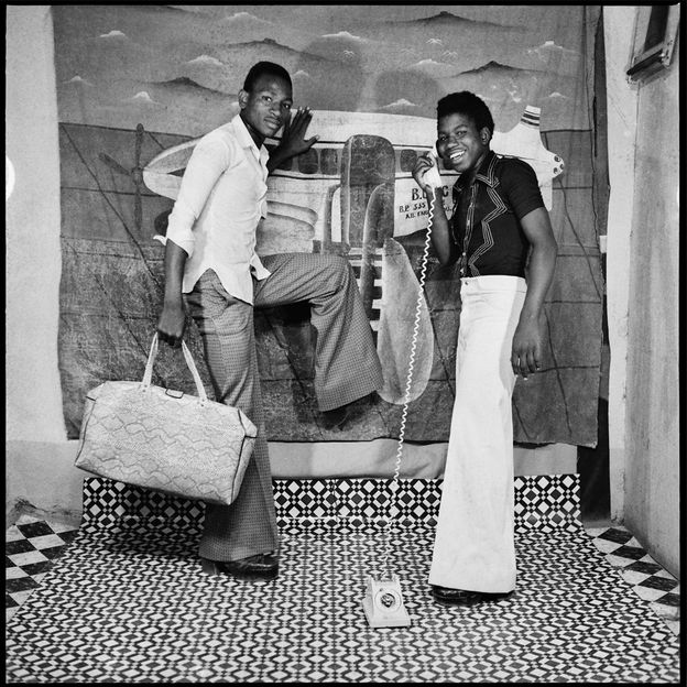 Sanlé Sory captured moments of everyday fun, freedom and friendship at his studio, as in Allo, on Arrive! (1978) (Credit: Sanlé Sory)