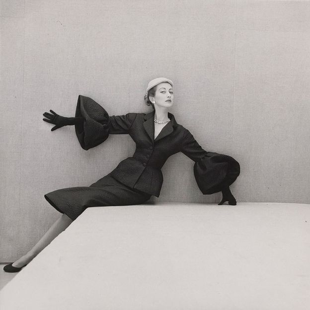 A model poses in a sharply elegant Cristóbal Balenciaga suit, 1951 (Credit: Henry Clarke / Galliera / Roger-Viollet)