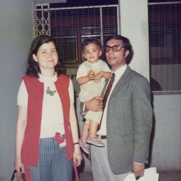 Mithu Sanyal as a child, with her parents (Credit: Mithu Sanyal)