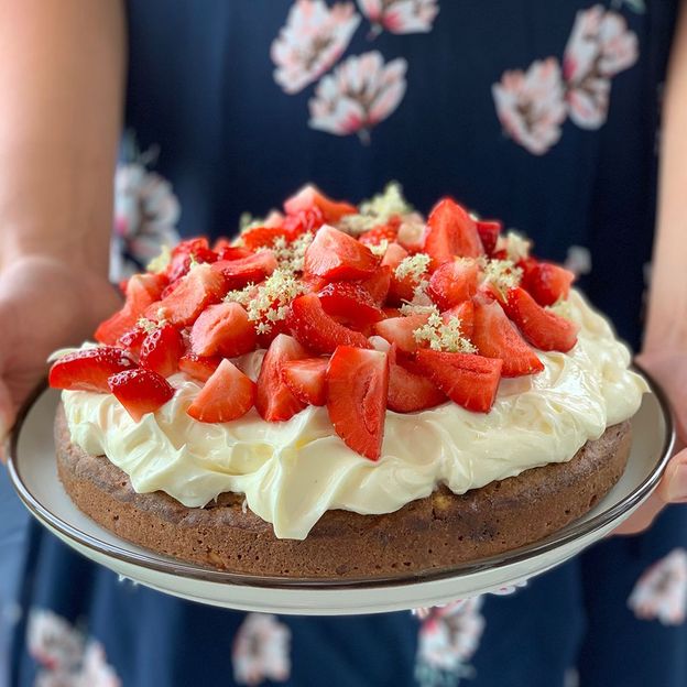 A celebratory strawberry cake for Sweden's Midsummer festival - BBC Travel