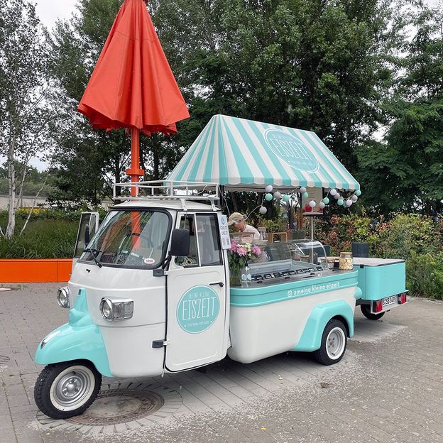 Meine Kleine Eiszeit, an ice cream cart in Berlin, serves Spaghettieis (Credit: Susannah Edelbaum)