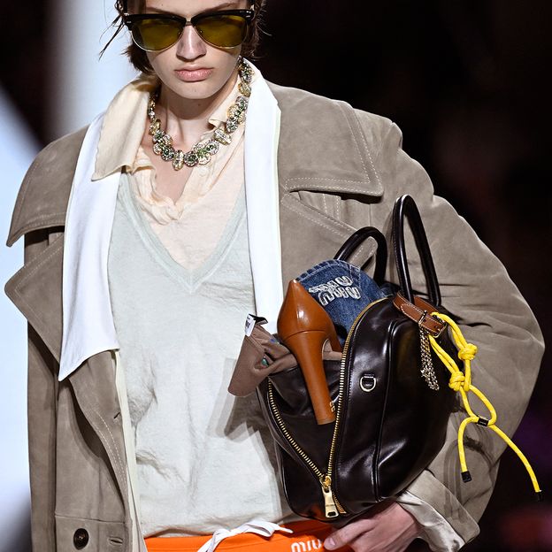 Miu Miu models carried overstuffed bags on the Spring/Summer 2024 catwalk (Credit: Getty Images)