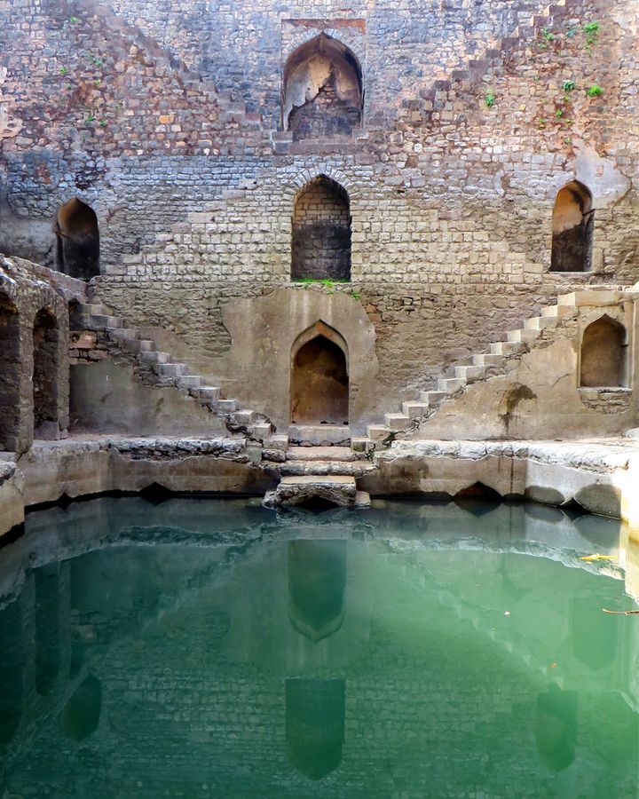 There are thousands of stepwells across India but as modern water systems have been installed many have been neglected (Credit: Victoria Lautman)