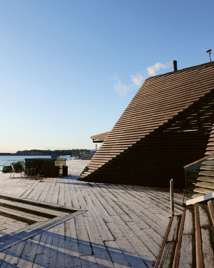 Para los finlandeses, las saunas y la natación fría son una forma de vida: sauna Löyly, Helsinki, situada junto al mar Báltico (Crédito: Maija Astikainen)