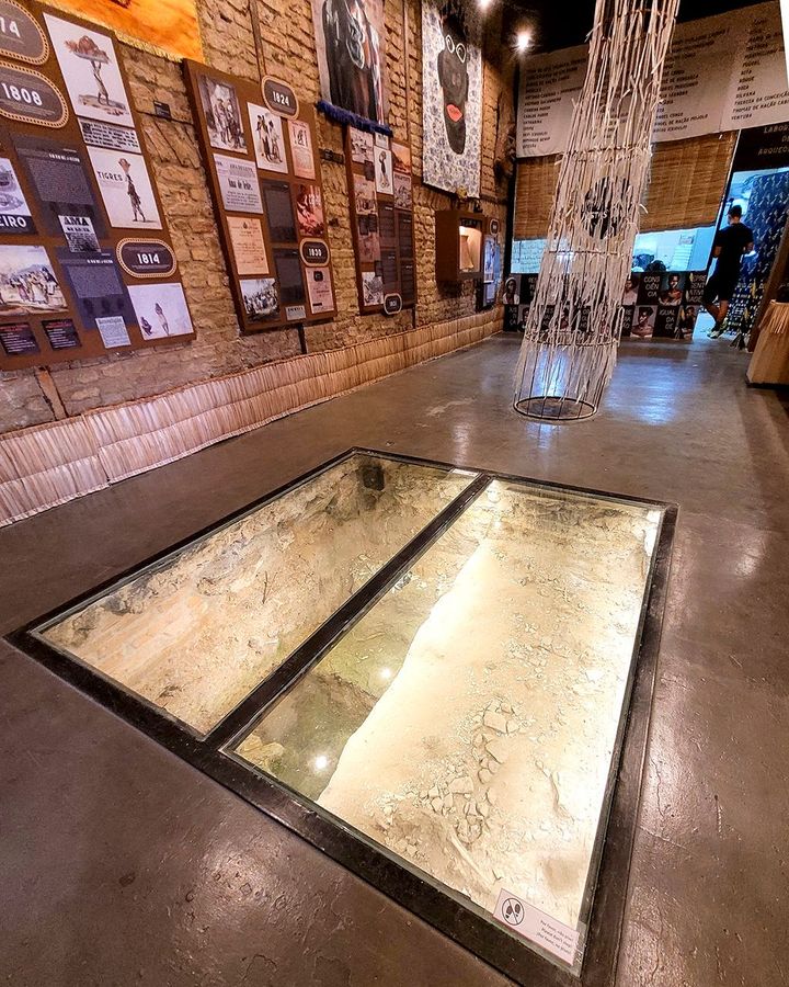 At the Memorial of the New Blacks, visitors can see a pit containing the bones of enslaved Africans (Credit: Thiago Lara/Riotur)