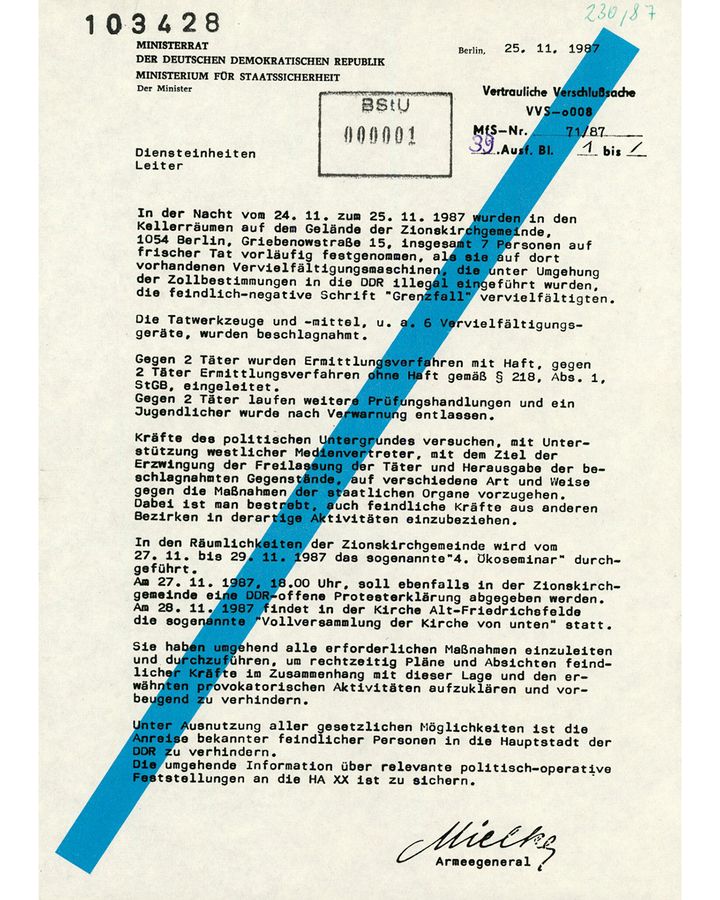 An internal letter by Stasi chief Mielke about "operation trap" ordering a further crackdown (Credit: The Stasi Records Archive, BStU, MfS, BdL/Dok., Nr. 8812, Bl. 1-3) An internal letter by Stasi chief Mielke about "operation trap" ordering a further crackdown (Credit: The Stasi Records Archive, BStU, MfS, BdL/Dok., Nr. 8812, Bl. 1-3)