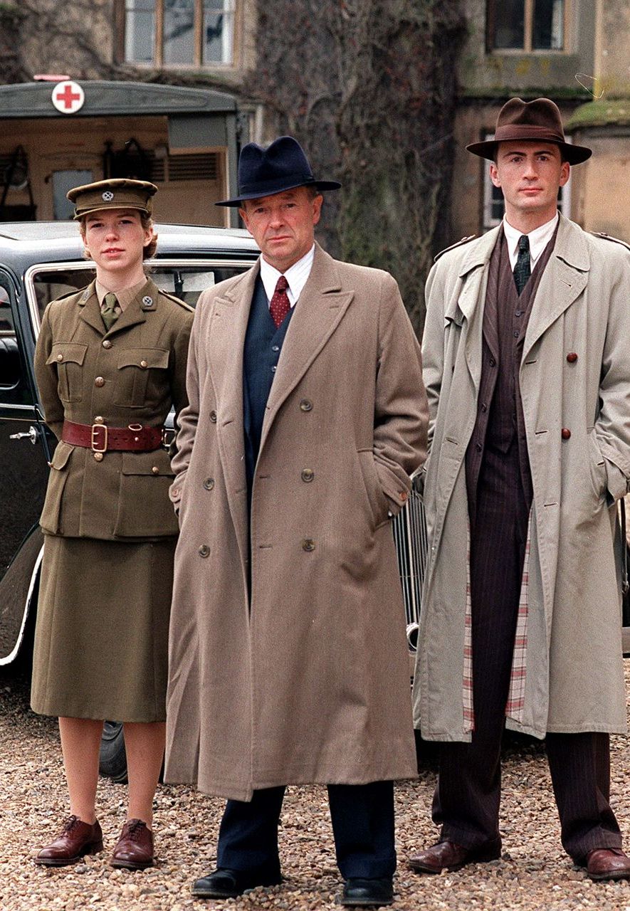 The show’s central crime-busting trio are Detective Chief Superintendent Christopher Foyle, Sergeant Paul Milner and police driver Samantha Stewart (Credit: Shutterstock)