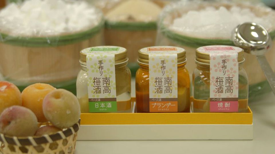 Sake, brandy, and shochu flavoured with Wakayama’s famous ume plums.