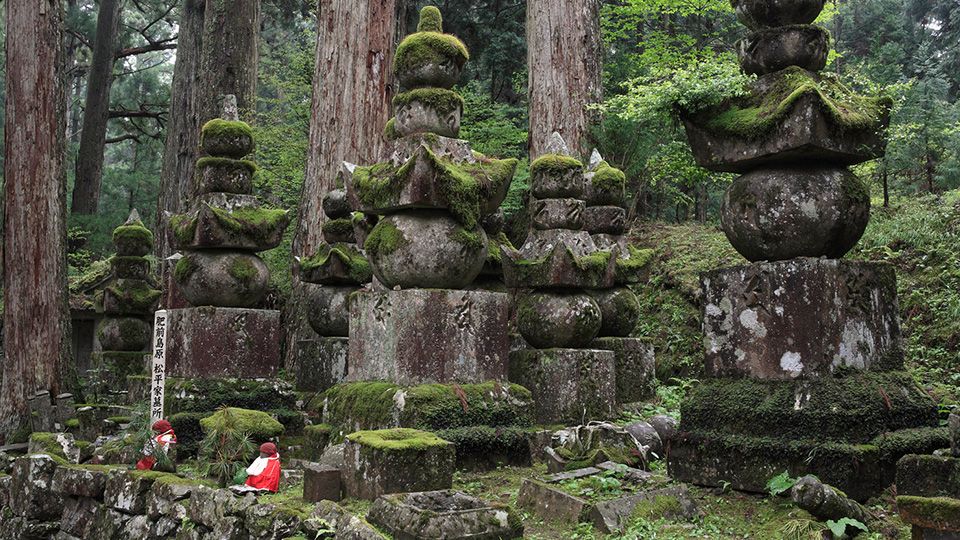 The majestic Okuno-in is one of the many sites visitors can discover in Koyasan. The majestic Okuno-in is one of the many sites visitors can discover in Koyasan.