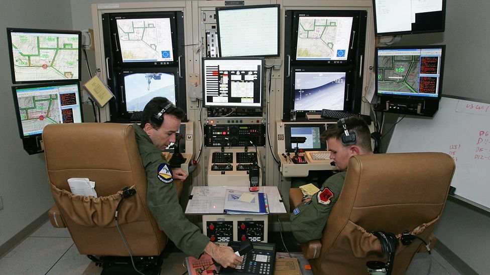 Most drones are flown remotely by pilots on the ground. However, they incorporate systems that allow them to fly themselves if they lose contact. (Copyright: Getty Images) Most drones are flown remotely by pilots on the ground. However, they incorporate systems that allow them to fly themselves if they lose contact. (Copyright: Getty Images)