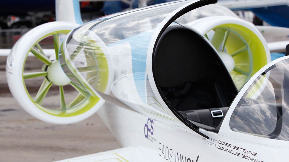 Two multi-cell lithium ion battery packs in each wing provides just under an hour’s flying at around 160kph (100 mph). (Copyright: EADS) Two multi-cell lithium ion battery packs in each wing provides just under an hour’s flying at around 160kph (100 mph). (Copyright: EADS)