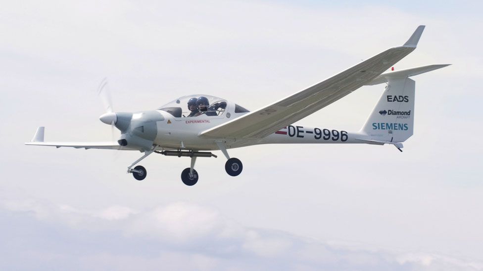 A partnership between Siemans and EADS has created the DA36 EStar, said to reduce emissions and fuel consumption by as much as 25%. (Copyright: EADS) A partnership between Siemans and EADS has created the DA36 EStar, said to reduce emissions and fuel consumption by as much as 25%. (Copyright: EADS)