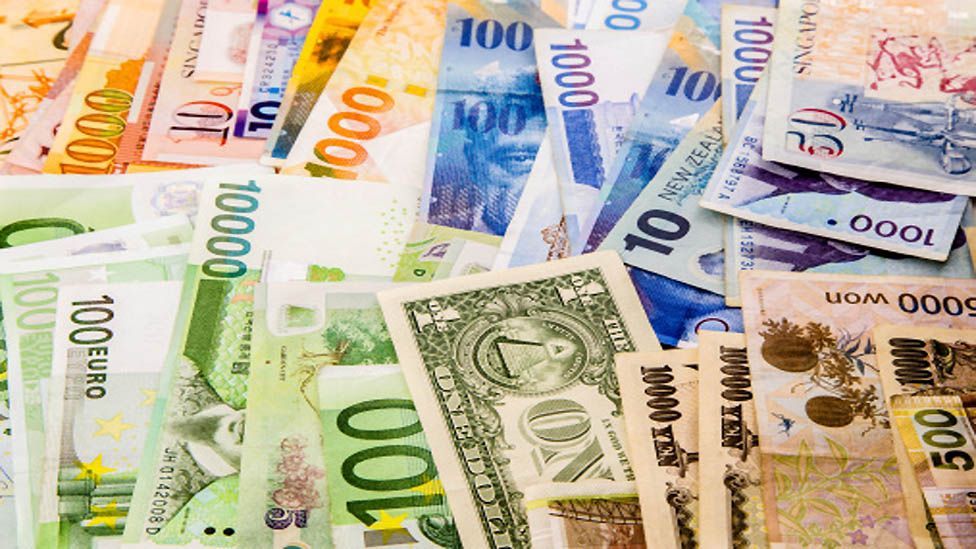 Banks from around the world are transitioning to plastic notes (Thinkstock)