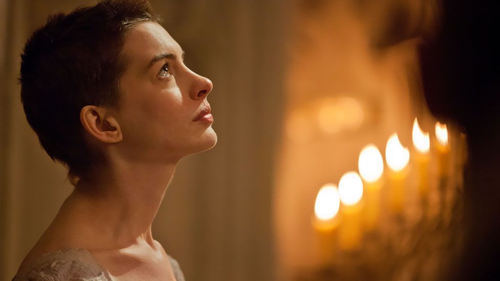 Extreme weight fluctuations in service to a character can also draw raves for female actors – Anne Hathaway lost weight but gained an Oscar for 2012’s Les Misérables. (Universal) Extreme weight fluctuations in service to a character can also draw raves for female actors – Anne Hathaway lost weight but gained an Oscar for 2012’s Les Misérables. (Universal)