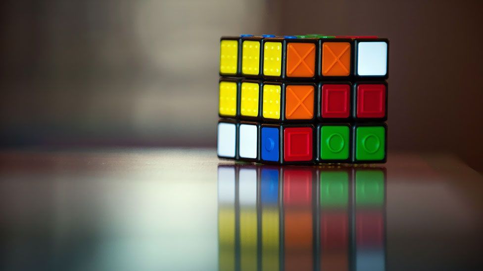 pintor Piñón condensador Rubik's Cube: The best puzzle ever? - BBC Culture