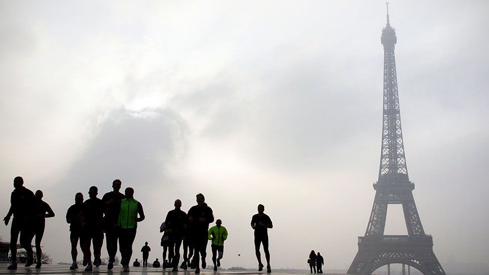 Paris Tour Eiffel негры