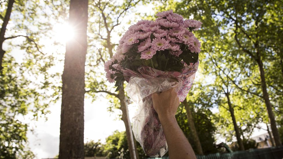 Giving flowers as a gift? Make sure to count them up first. (Rob Stothard/Getty) Giving flowers as a gift? Make sure to count them up first. (Rob Stothard/Getty)