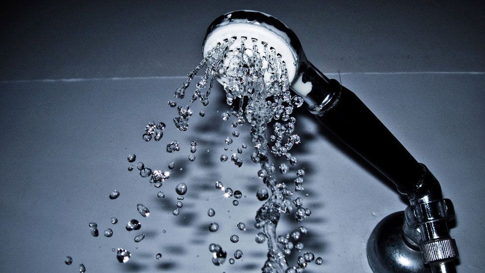 "I looked up at the shower head, and it was as if the water droplets had stopped in mid-air" (Flickr/Umberto Rotundo/CC BY 2.0) "I looked up at the shower head, and it was as if the water droplets had stopped in mid-air" (Flickr/Umberto Rotundo/CC BY 2.0)