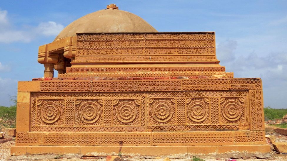 Gujrat-style relief work and Quranic verses adorn the surface a grave. (Urooj Qureshi)
