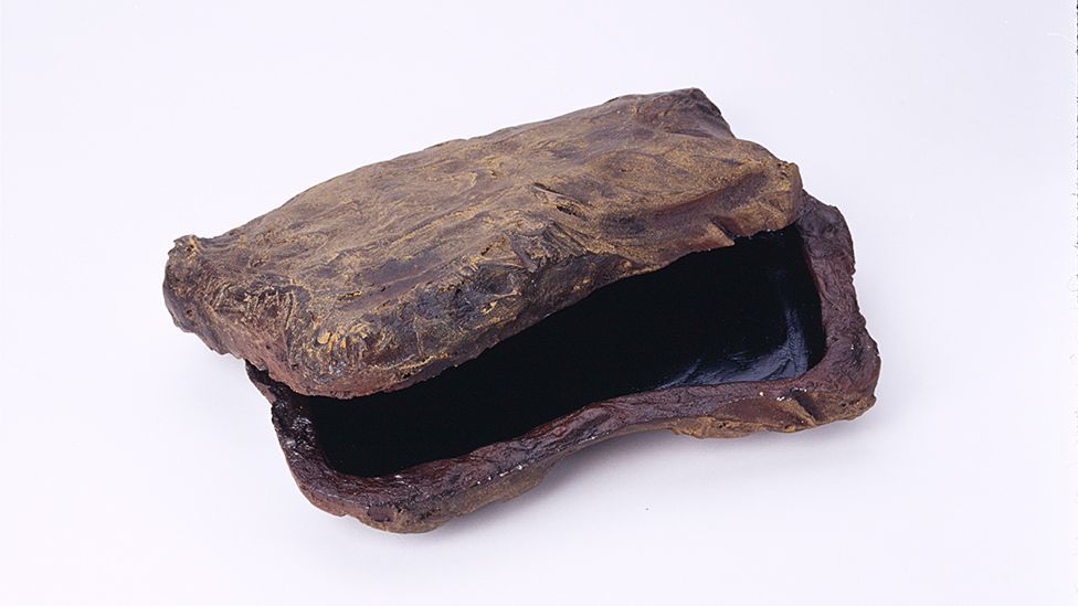 Fake rocks are still used for dead drops to conceal and pass sensitive information (International Spy Museum) Fake rocks are still used for dead drops to conceal and pass sensitive information (International Spy Museum)
