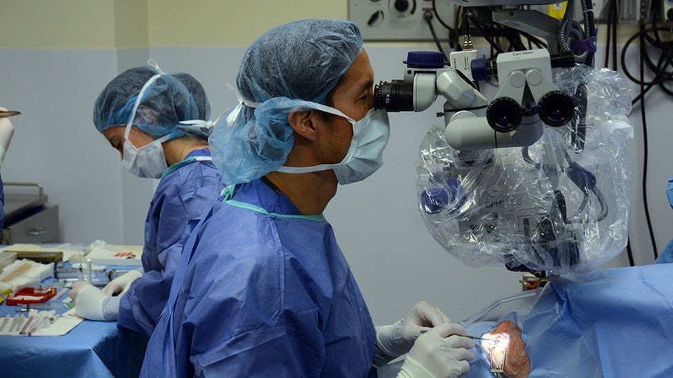 Fran's surgery required the careful placement of an electrode inside her eye (Bill Romano/Wills Eye Hospital)
