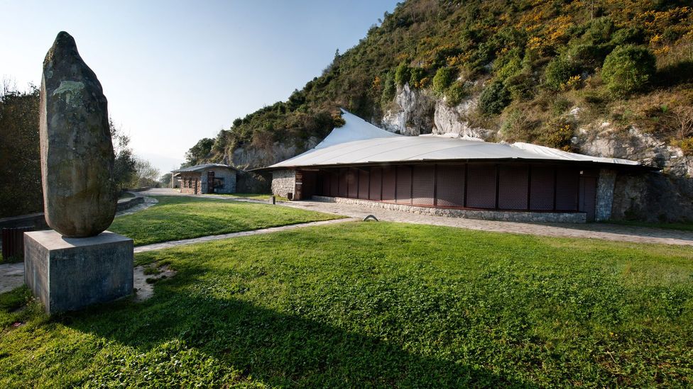 The entrance to El Castillo cave. (S.RECD/Government of Cantabria)