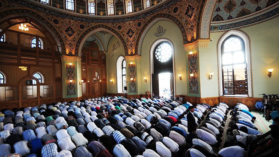 Azerbaijani Muslims pray at the end of Ramadan (Getty Images) Azerbaijani Muslims pray at the end of Ramadan (Getty Images)