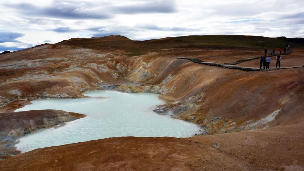 Jade-coloured mud pools near Leirhnjúkur crater. (Anita Isalska)