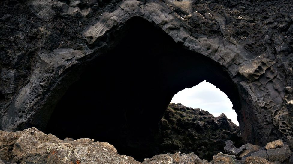 Dimmuborgir’s Kirkjan, a charred archway formed 2,300 years ago. (Anita Isalska)