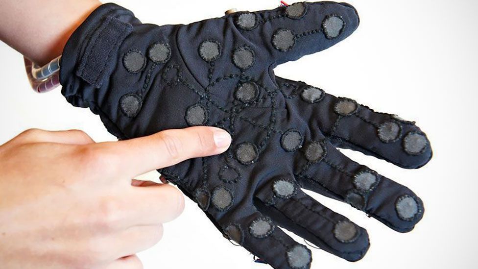 Lorm can only become part of a deaf-blind individual’s social network with time and practice (Design Research Lab) Lorm can only become part of a deaf-blind individual’s social network with time and practice (Design Research Lab)