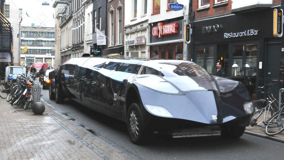 The Dutch Superbus concept looks more like a Batman movie prop than a bus (Credit: Spoorjan/Wikipedia CC BY-SA 3.0)