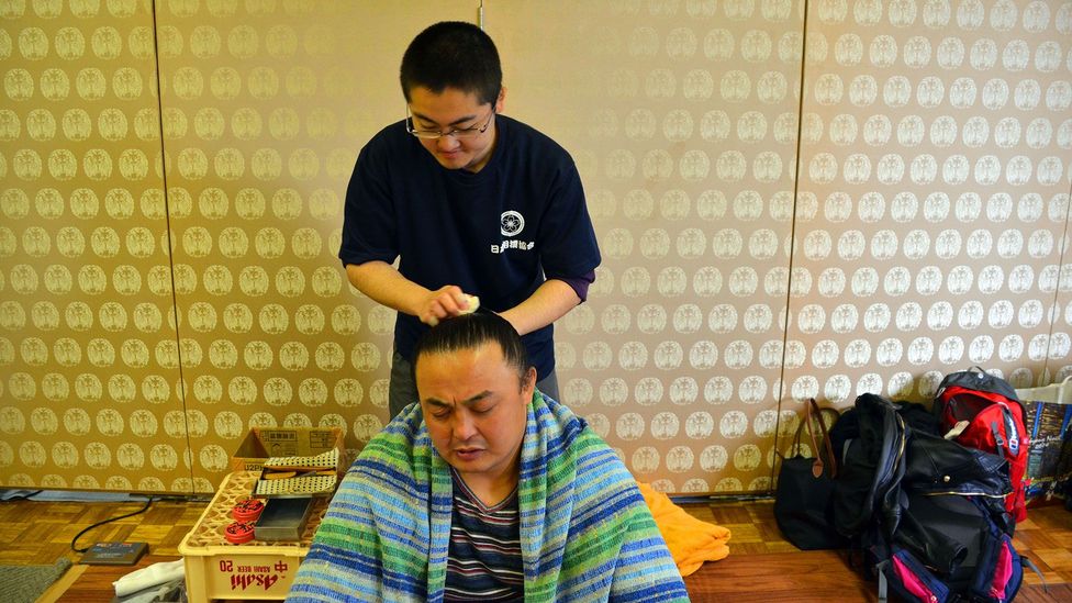 Tending to a sumo's top-knot (Credit: Matthew Bremner) Tending to a sumo's top-knot (Credit: Matthew Bremner)