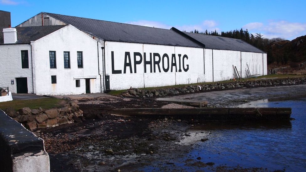 Laphroaig unapologetically overwhelms the palate with peat (Credit: Emma Jane Hogbin Westby/Flickr/CC by 2.0)