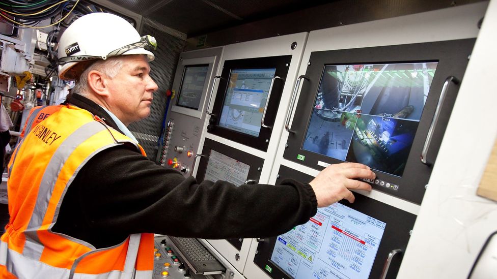 The machine has to be kept within 50mm of its planned position (Credit: Crossrail) The machine has to be kept within 50mm of its planned position (Credit: Crossrail)